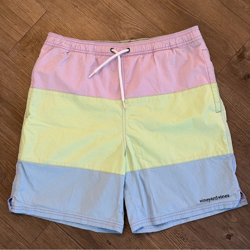Vineyard Vines Men’s Pastel Striped Swim Shorts - Small